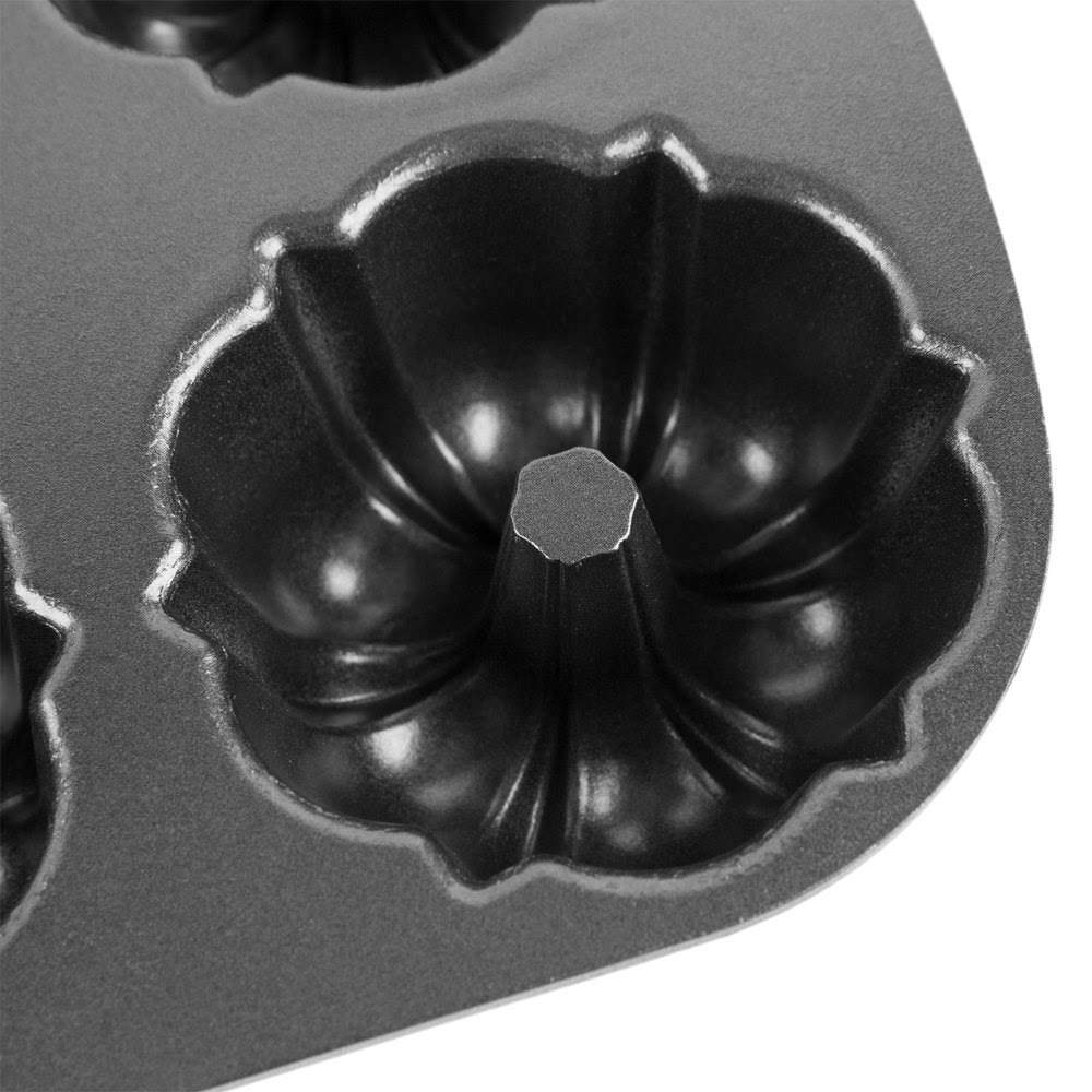 6-Cavity Bundt-lette Cake Pan Q4270