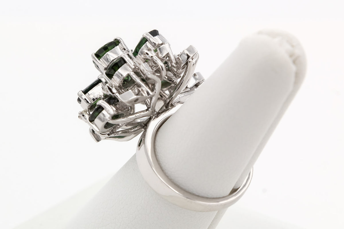 18k White Gold Sapphire Diamond Cluster Ring I226