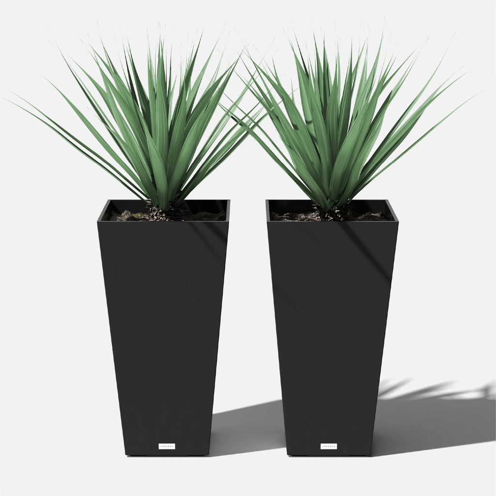 Black Plastic Planter 2-Pack Y834293