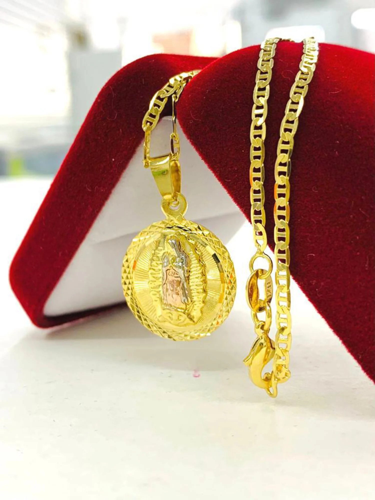 14K Gold Filled Virgen de Guadalupe Necklace Mariner Chain Round Medal 23x19 D3053