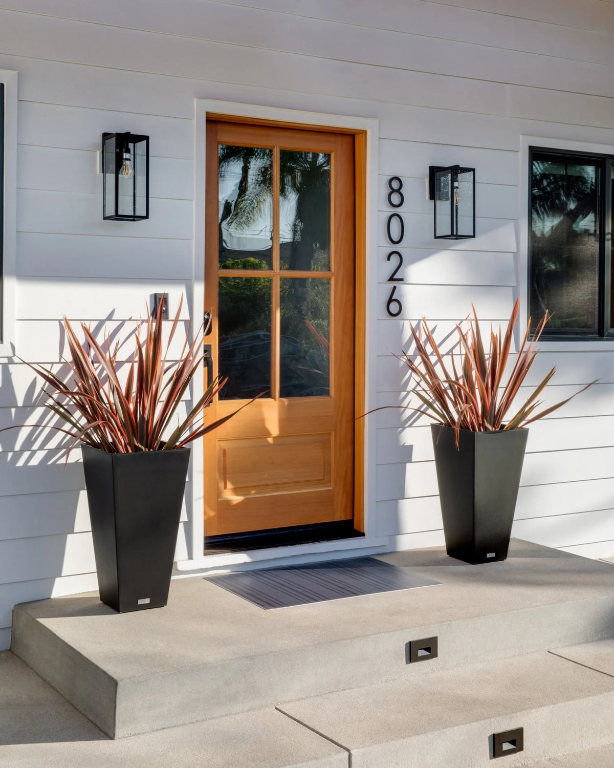 Black Plastic Planter 2-Pack Y834293