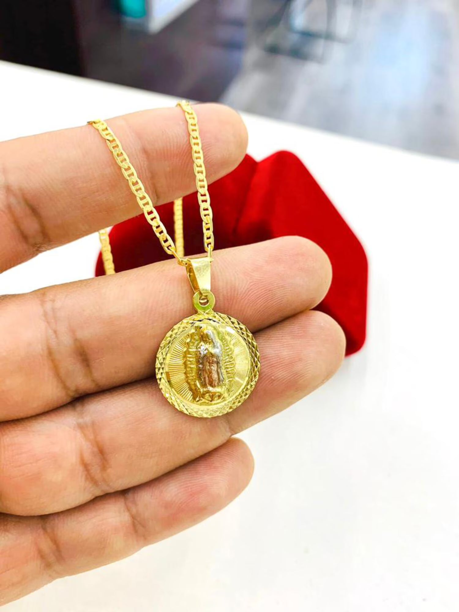 14K Gold Filled Virgen de Guadalupe Necklace Mariner Chain Round Medal 23x19 D3053