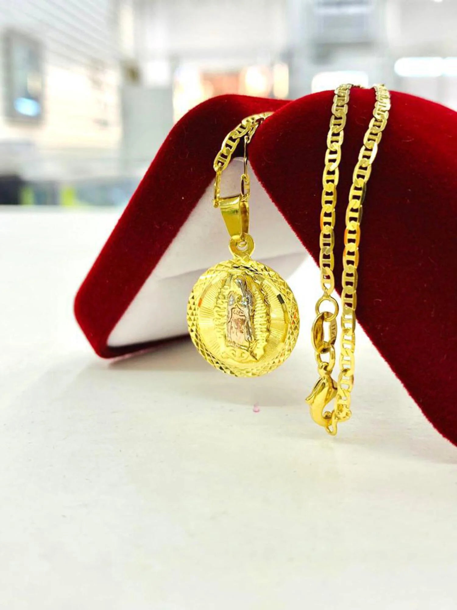 14K Gold Filled Virgen de Guadalupe Necklace Mariner Chain Round Medal 23x19 D3053