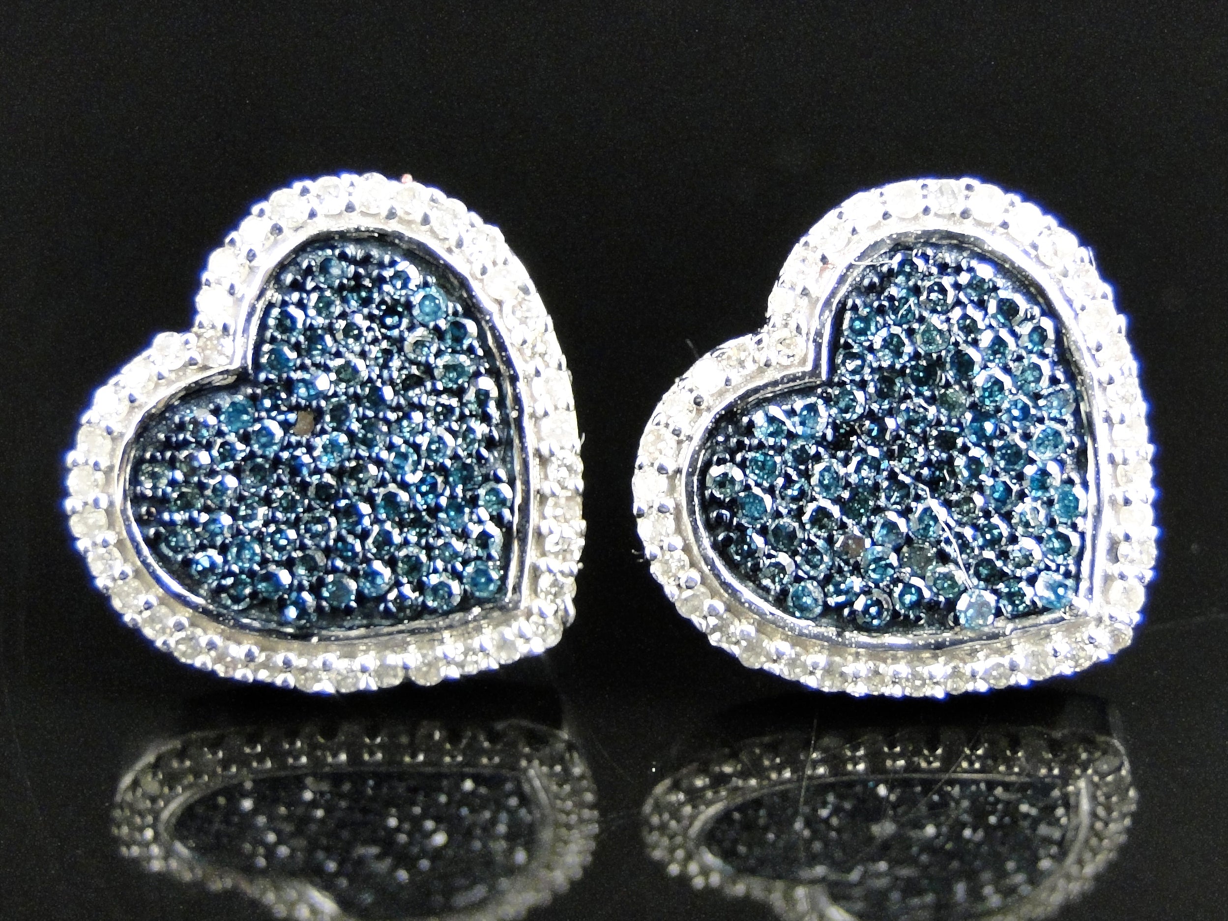 14k White Gold Diamond Heart Earring E14393