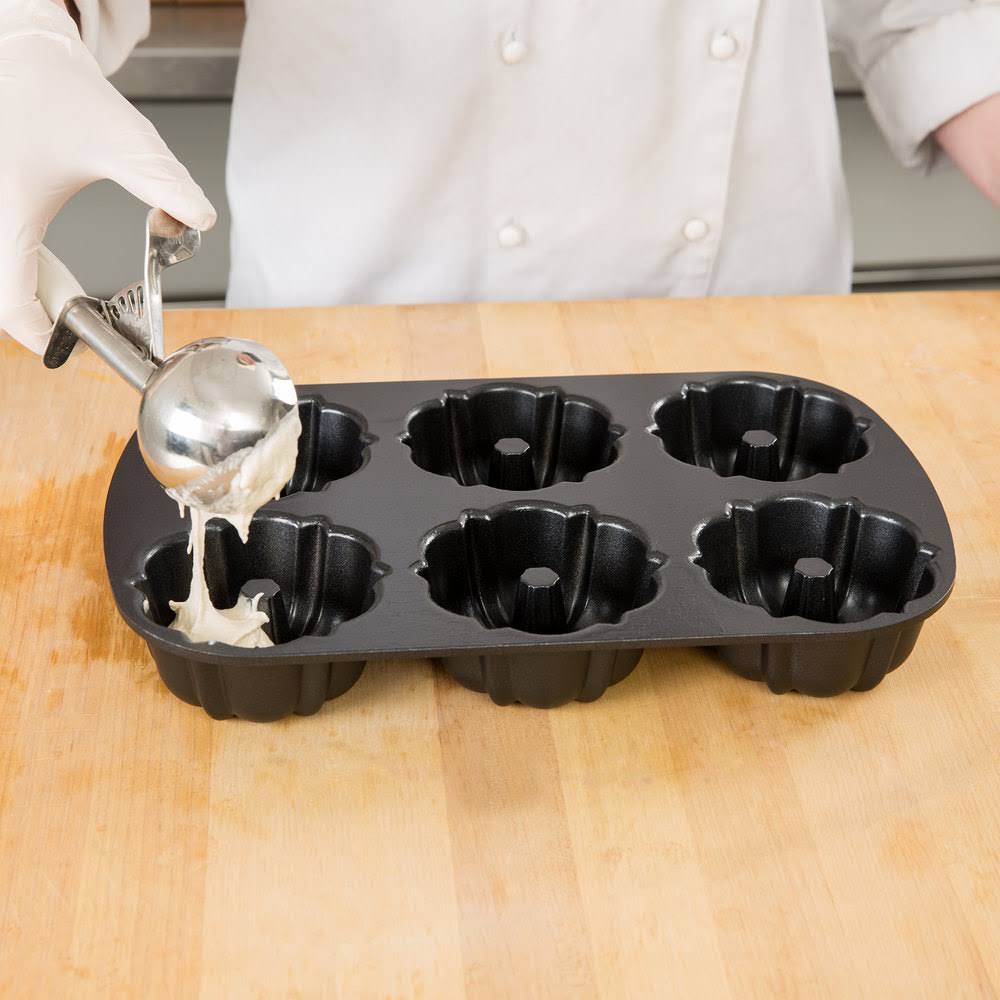 6-Cavity Bundt-lette Cake Pan Q4270