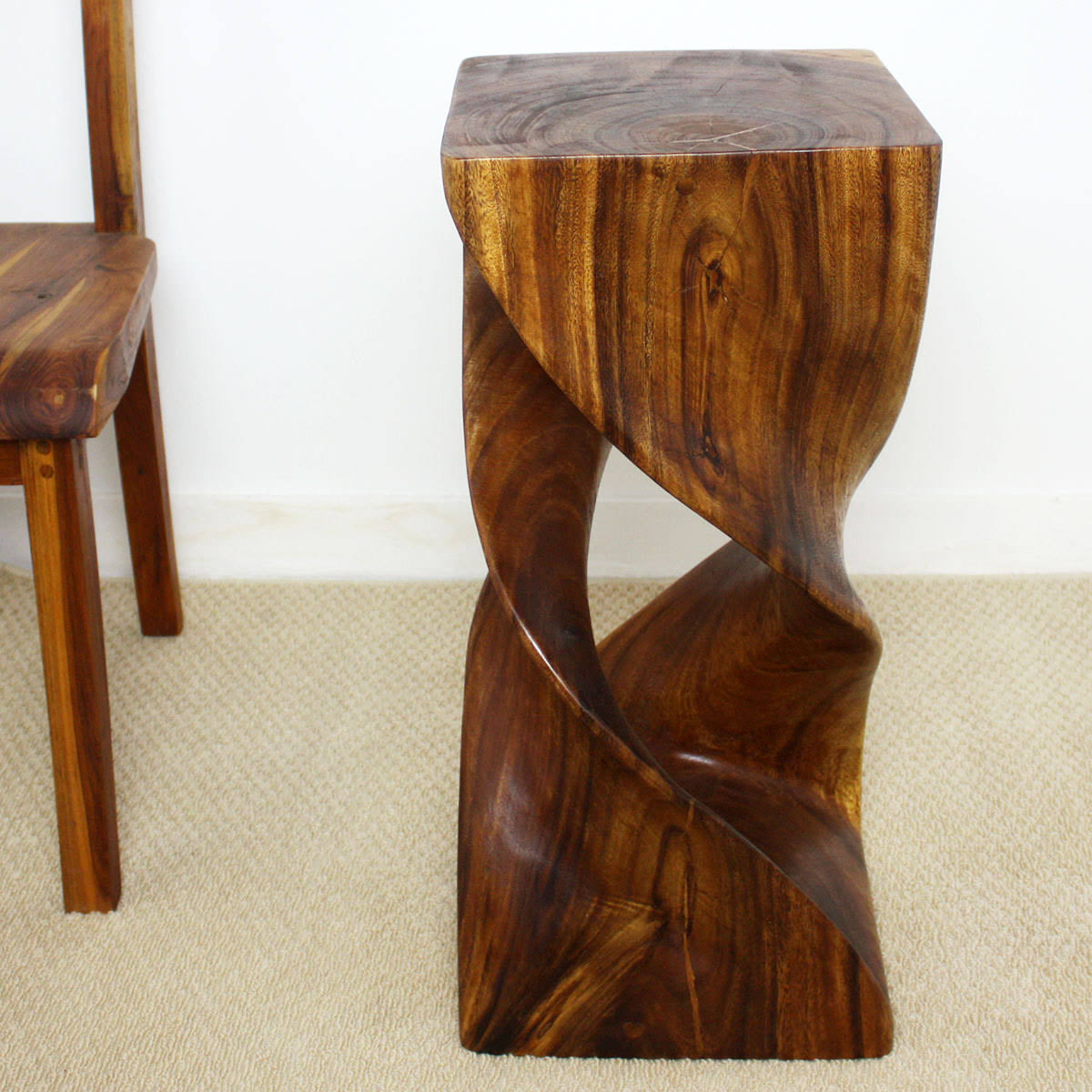 26x22 H Walnut Double Twist Q7392